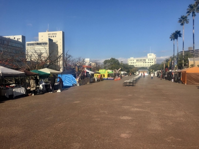 準備中　まもなくスタート「本日3日(土)セントラルカレーの販売は、藍場浜公園で開催の郷土フェスに出店です。※ビンゴ大会でスタンプラリー対象店」