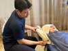 肩周り施術風景「【その猫背、目の疲れが原因かもしれません…(汗)】　整体室BODYCAREろはす　江南市　扶桑町　大口町　犬山市　岩倉市」