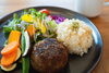 優しい手作りの味に心があたたまります「彩り野菜たっぷり！りあんのハンバーグランチプレートのご紹介」