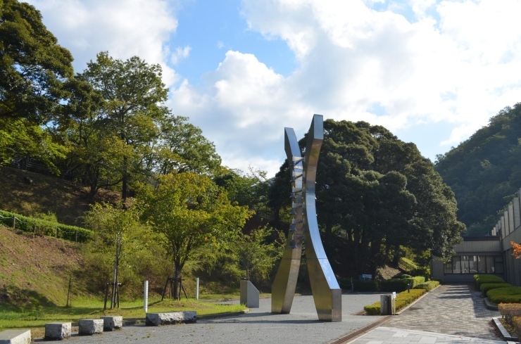 「本日は散歩日和です。記念公園でお散歩はいかがですか？」