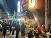 「📣2025年へ向けてのカウントダウン📣柴又帝釈天の大晦日＆除夜の鐘‼️まいぷれ葛飾仲間の柴又WAVEさんのお正月特別屋台＆柴又帝釈天参道入口おじぎ茶屋さんの食べ歩きメニュー等♪どちらも大盛況😋2025年お正月🎍ハッピーニューイヤー」