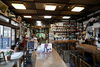 「100年の歴史が息づく古民家風の店内で過ごす和のひととき！銘木テーブルや畳の小上がりで寛ぐ空間のご紹介」