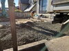 コンクリート打ち込み箇所全体に砕石を敷いていきます「土間打ち　雲南市」