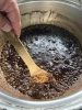 「黒辛味噌だれできわみ餃子をご堪能ください」