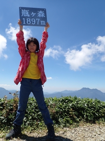 登る前のうなだれ顔はどこへやら(⋈◍＞◡＜◍)。✧「全力で遊びつくすHIMAWARIの夏 通信Vol．4　松山市にある民間学童保育キッズホームひまわり♪」