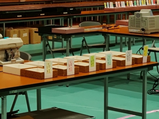 「新居浜市議会議員選挙の開票中（2023年4月23日）」