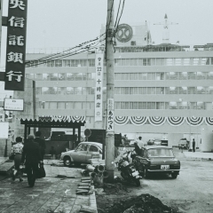 1967年9月西武船橋店がオープン、船橋駅南口広場も同日完成