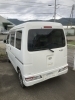 「白いダイハツ軽バンが中古車として入庫！外装の特徴と現場の雰囲気をご紹介」