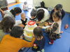 みんなで飾りつけ♡「今日は「お誕生日会」がありました。」