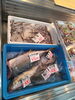 「今日は時化で魚は少なめですが釣りのハマチが390円です😁✨」