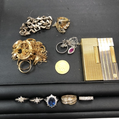 遺品整理の一例：アクセサリー・貴金属・宝石の買取「札幌市西区で遺品整理の不用品買取・査定なら「買取専門店 くらや 札幌西店」へ！出張買取も実施しております。」
