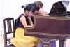 姉妹と講師の6手連弾「音のWAが大切にしていること③ 始めたばかりの子どもたちと育てる「表現する耳」とコーチングの時間」