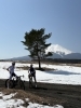 富士山をバックに「オフロードサイクリング、グラベルという大人の泥遊び」