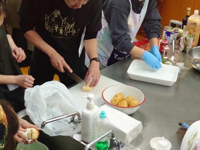 参加者で順番に調理しました😆「飯豊町の食材を使った料理教室に参加してきました。」
