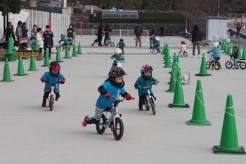 ストライダーイベント「キッズバイクは、クリスマスプレゼントにも最適です♪」