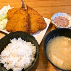 【東町】注文してから調理！　揚げたて定食はご飯＆味噌汁お代わり自由！