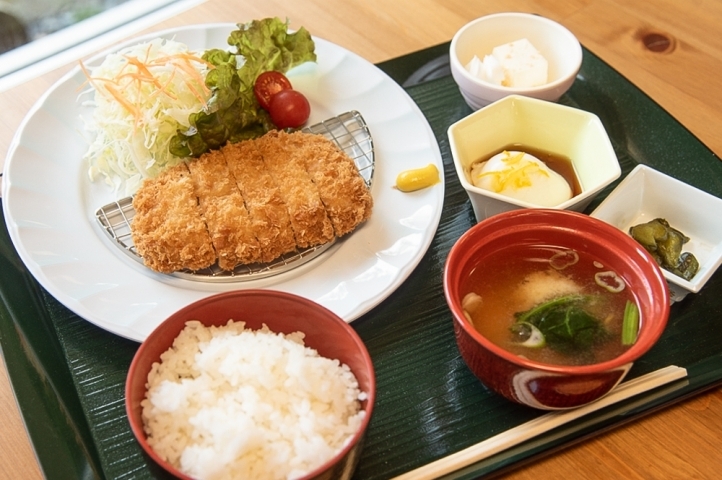 たるが橋 里山食堂 サクサク 三元豚とんかつ定食 は リーズナブルなボリュームランチ 胎内 おすすめランチ特集 新発田 胎内 聖籠 まいぷれ 新発田 胎内 聖籠