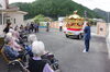 気を付けてお帰り下さい。感謝の気持ちで見送り「國司神社の秋の例祭でお神輿「妙見様」がファミリア愛に来てくださいました。」