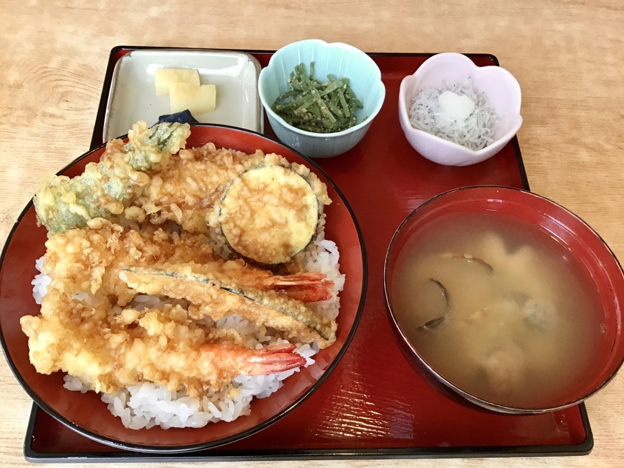 南区新橋町 和食処 新橋阿部 さんのアツアツえびがたまらない天丼 浜松市のランチ まいぷれ 浜松市