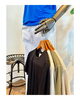 「鮮やかロイヤルブルーTシャツ×白パンツの夏ディスプレイ登場！」