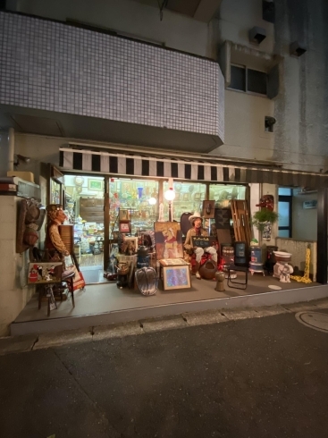 夜の店です「マスコットのよしお君って？　西船橋駅から徒歩1分のアンティークショップ！」