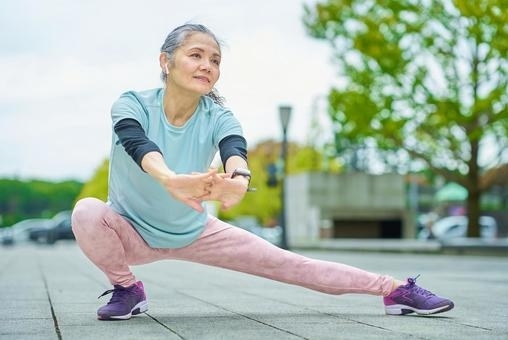 何といっても適度な運動が一番よさそうです。「運動で軽減される辛い更年期障害。今日は「更年期障害と運動」についてお話させて頂きます。」