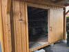 「木製の物置き小屋」