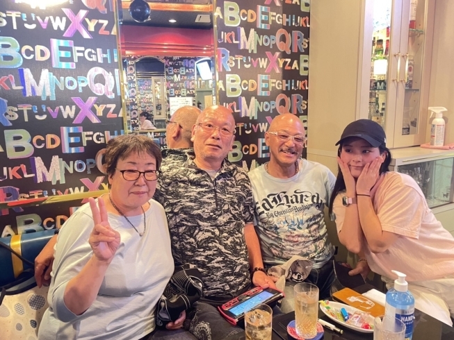 常連さまもたくさんです「リトルbarです！かなちゃん　阪神尼崎bar カラオケbar」
