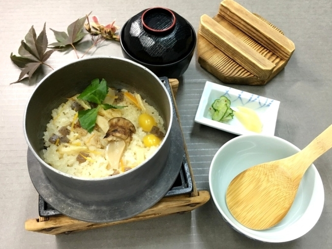 松茸釜飯（椀物・香物付）1,320円「「上を向いて歩こう！」キャンペーン！　新型コロナワクチン2回摂取で飲食代10割引き！！開催のご案内です」