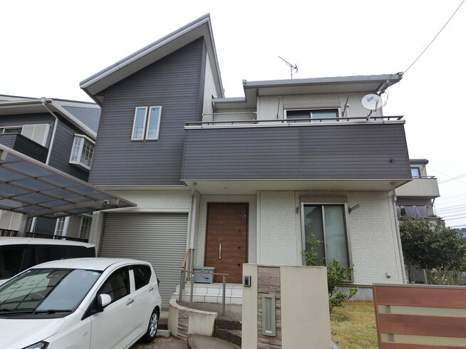 Before「【施工事例】船橋市楠が山|築10年の戸建てに、高耐候フッ素塗料を!美しさと快適性を両立した外壁の塗装工事」