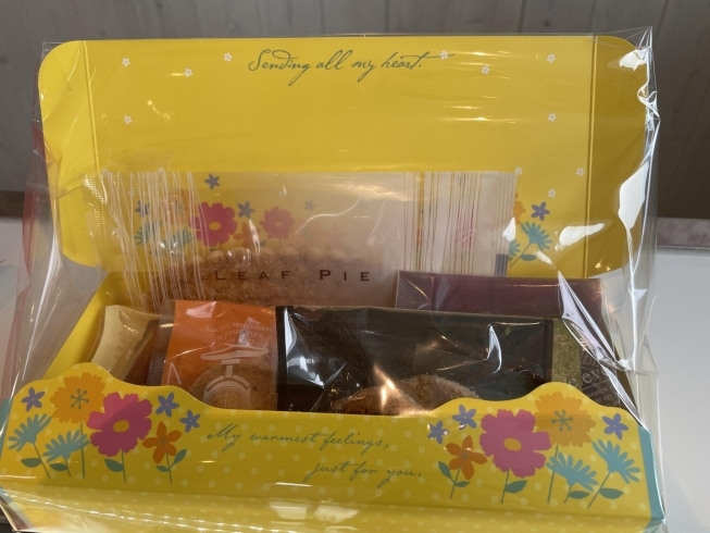 お菓子5種類入っています！「４月のNEWギフト☆のご紹介‼️」