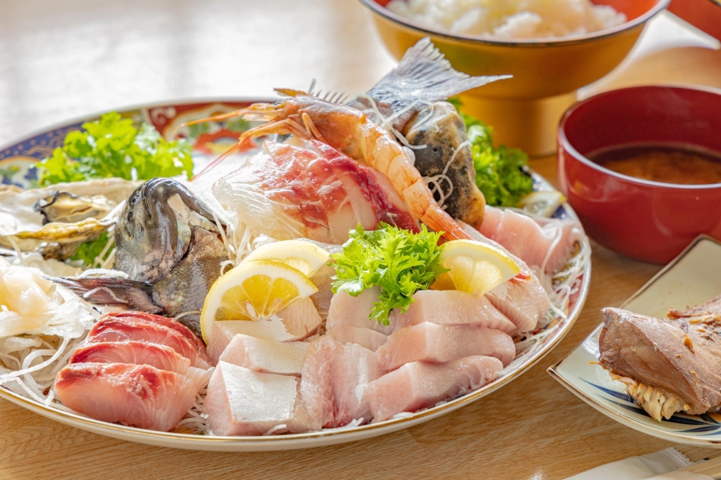 ザ 朝市 ハクタカ水産伊勢志摩中央市場 ともかくうまい海鮮丼をおなかいっぱいに喰うならここのランチでしょう 伊勢市 まいぷれ伊勢編集部おすすめ ランチ 伊勢 鳥羽 志摩 まいぷれ 伊勢 ザ 朝市 ハクタカ水産伊勢志摩中央市場 ともかくうまい海鮮丼をおなかいっぱいに喰うならここのランチでしょう 伊勢市 まいぷれ伊勢編集部おすすめ ランチ 伊勢 鳥羽 志摩 まいぷれ 伊勢