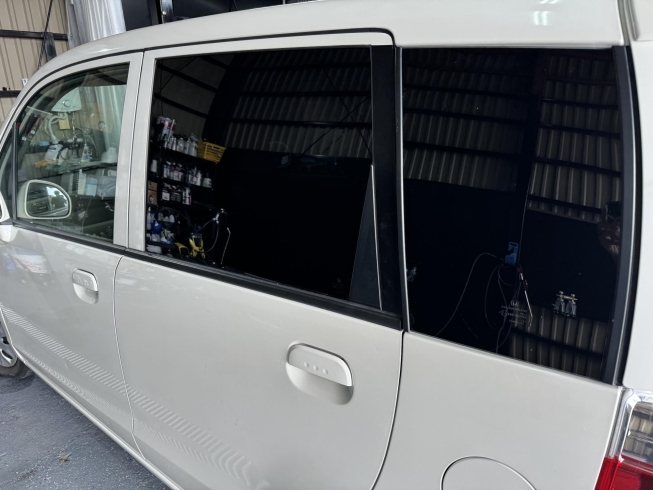 施工後　リヤガラス・リヤサイドガラス「夏本番前にカーフィルムで暑さ・紫外線対策しませんかカーフィルムのことなら、松山市のTotal Car beautyカルヴォにご相談ください。」