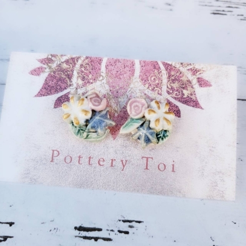 「新作«pottery toi»さんより陶器の花束アクセサリー届きました✨」