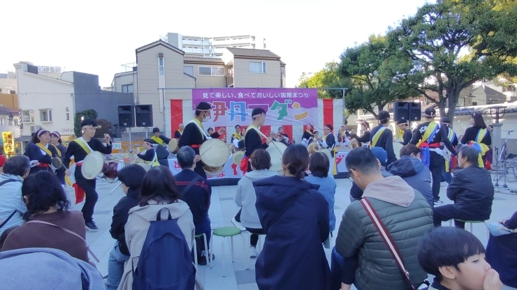 たくさんの人で賑わっていました。「小春日和の中参加してきました。」