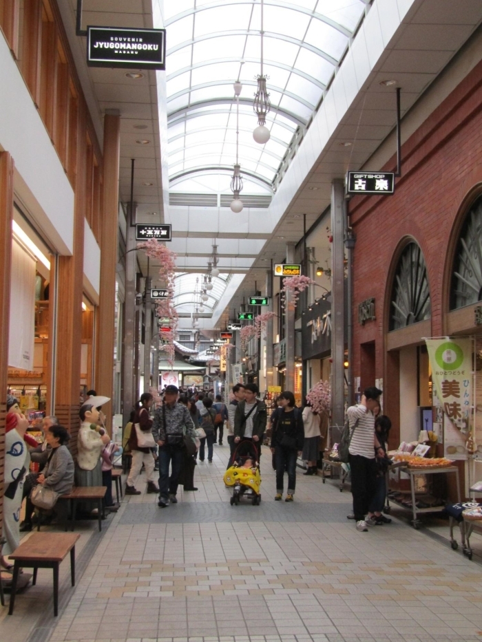 道後商店街（道後ハイカラ通り）道後温泉駅前側