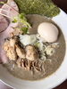 「新限定「牡蠣のコンフィと焦がし泥煮干し低糖質ラーメン」登場！」