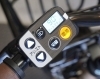 1回の充電で最大80km走行可能。「スリムカゴにエコバッグを装備。スタイリッシュな小径モデル「パナソニック グリッター」」