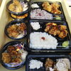おかどやのからあげ弁当。人気です。「陶器の即売会11/18 （金） 八王子の陶芸家 陶アトリエポッター亀田先生が八王子スカイホテル前で即売会しますよ！」