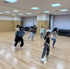 小学生クラス練習風景1「春から新メンバー募集！初心者でも自信が育つダンスサークルです」