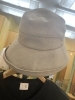 ベージュのみ。綿麻混紡素材 ¥3300「紫外線もおしゃれにかわす、夏の帽子スタイル👒」