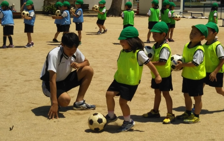 済美幼稚園 サッカーの授業 Jリーガーも夢じゃない 見学会のご案内 済美幼稚園のニュース まいぷれ 松山 伊予 東温 松前 砥部