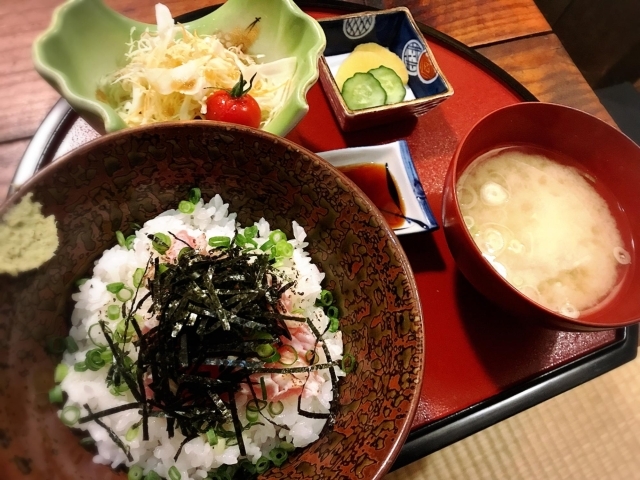 和食 小笠原 あぶり鮪中落ち丼 まいぷれ盛岡 編集部 おすすめランチのお店 まいぷれ 盛岡 滝沢 二戸 八幡平 雫石 和食 小笠原 あぶり鮪中落ち丼 まいぷれ盛岡 編集部 おすすめランチのお店 まいぷれ 盛岡 滝沢 二戸 八幡平 雫石