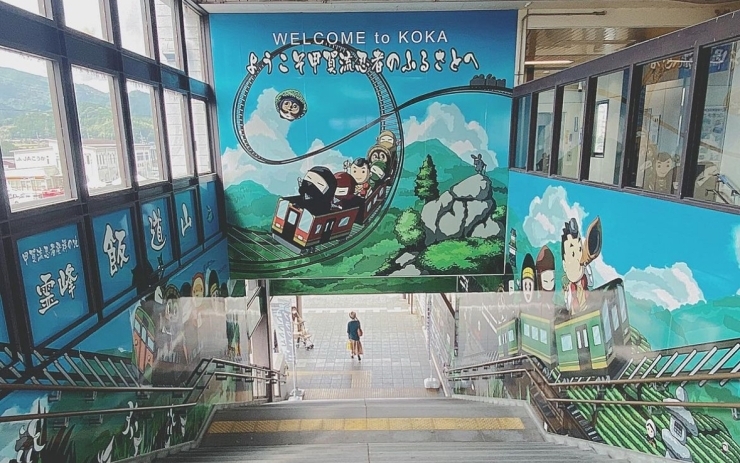 貴生川駅　階段はこんな感じに「プラッと貴生川　甲賀市　貴生川駅前　」