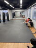 皆んな座って高校生ボクサーは動きを見てます。「高校生ボクサーは元気🥊リベラルボックスジム！岡山市東区ボクシングジム」