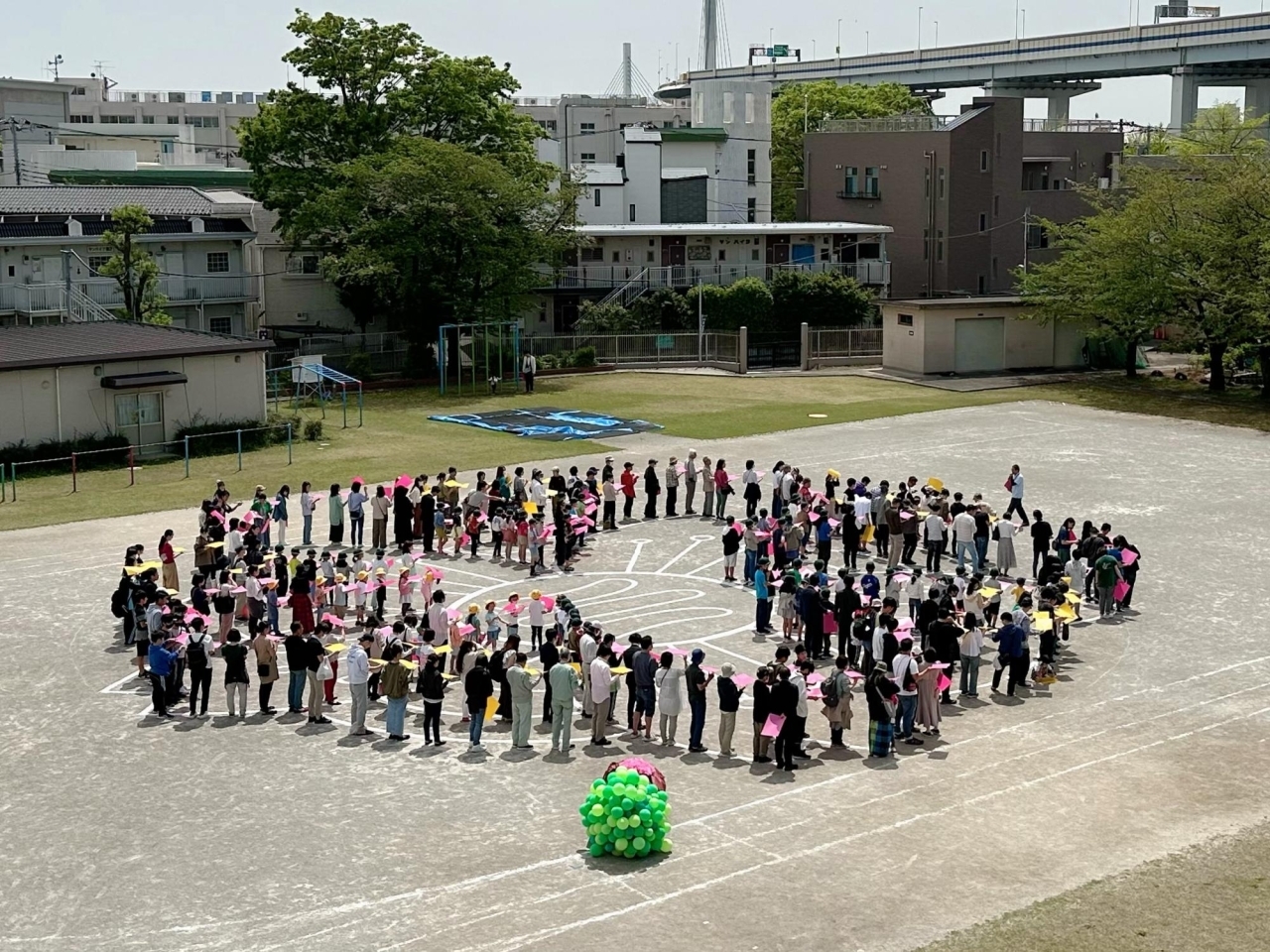 思い出を心に刻む】ドローン航空写真撮影＆大リーグのドジャース『大谷翔平』選手から寄贈されたグローブで遊ぶ子供たち♪ |  【潜入！】『まいぷれ葛飾』編集部が行く！| まいぷれ[葛飾区]