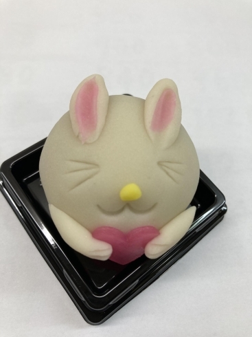 うさぎちゃん(๑･̑◡･̑๑)練切りの中はこしあん「バレンタインデ-に和菓子でほっこり╰(*´︶`*)╯♡」