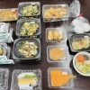 ニラの卵とじ、小松菜とてんぷらの炒め煮など「【本日のおすすめ】脂が乗った「かんぱちの塩焼」！岡山名物「デミカツめし」も登場♪」