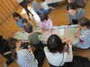みんな集中して遊んでいます！「にこにこサークル　～寒天遊び～」