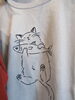 個性あたたか、猫モチーフのTシャツ「2/22“猫の日”企画♪お魚ぎゅっ♡刺繡ねこTカットソーが先行入荷しました」